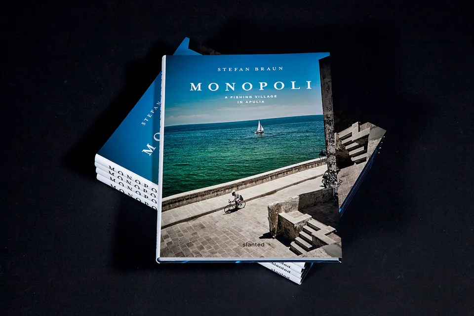 slanted-books-monopoli-buch-design-typografie image 1