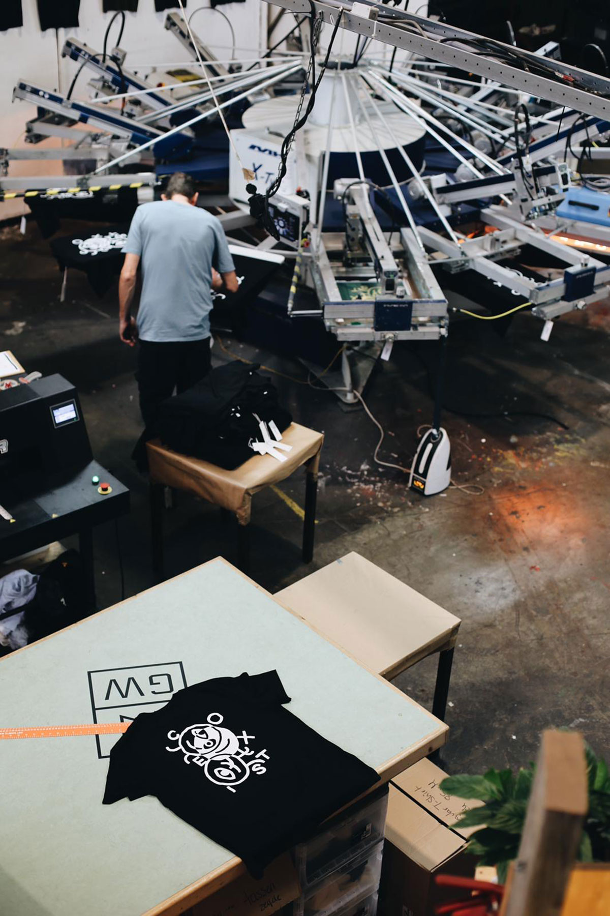 slanted-coexist-special-edition-magazine-shirt-magazin image 6