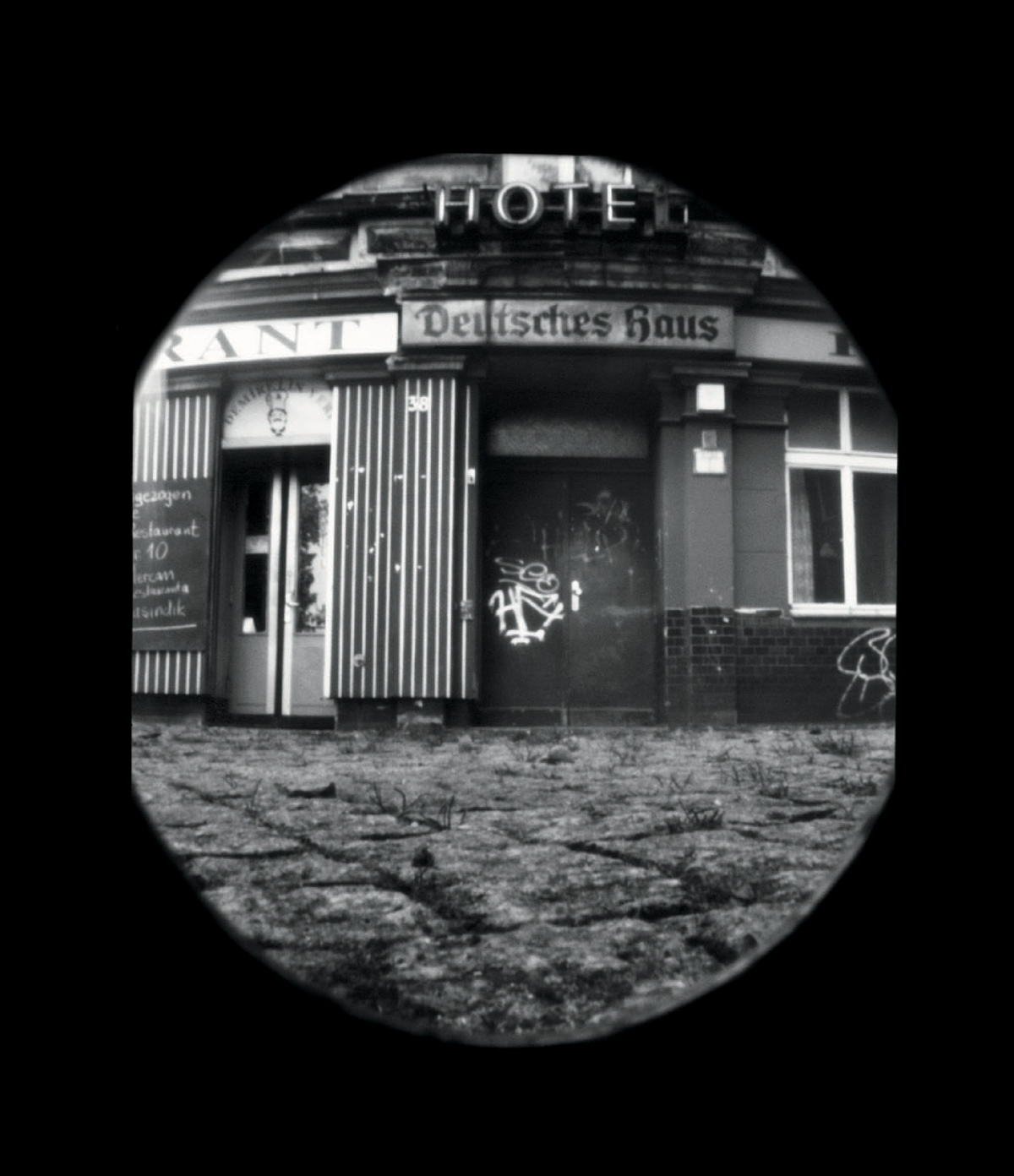 slanted-books-pinhole-shots-2000-2011-buch-fotografie image 6
