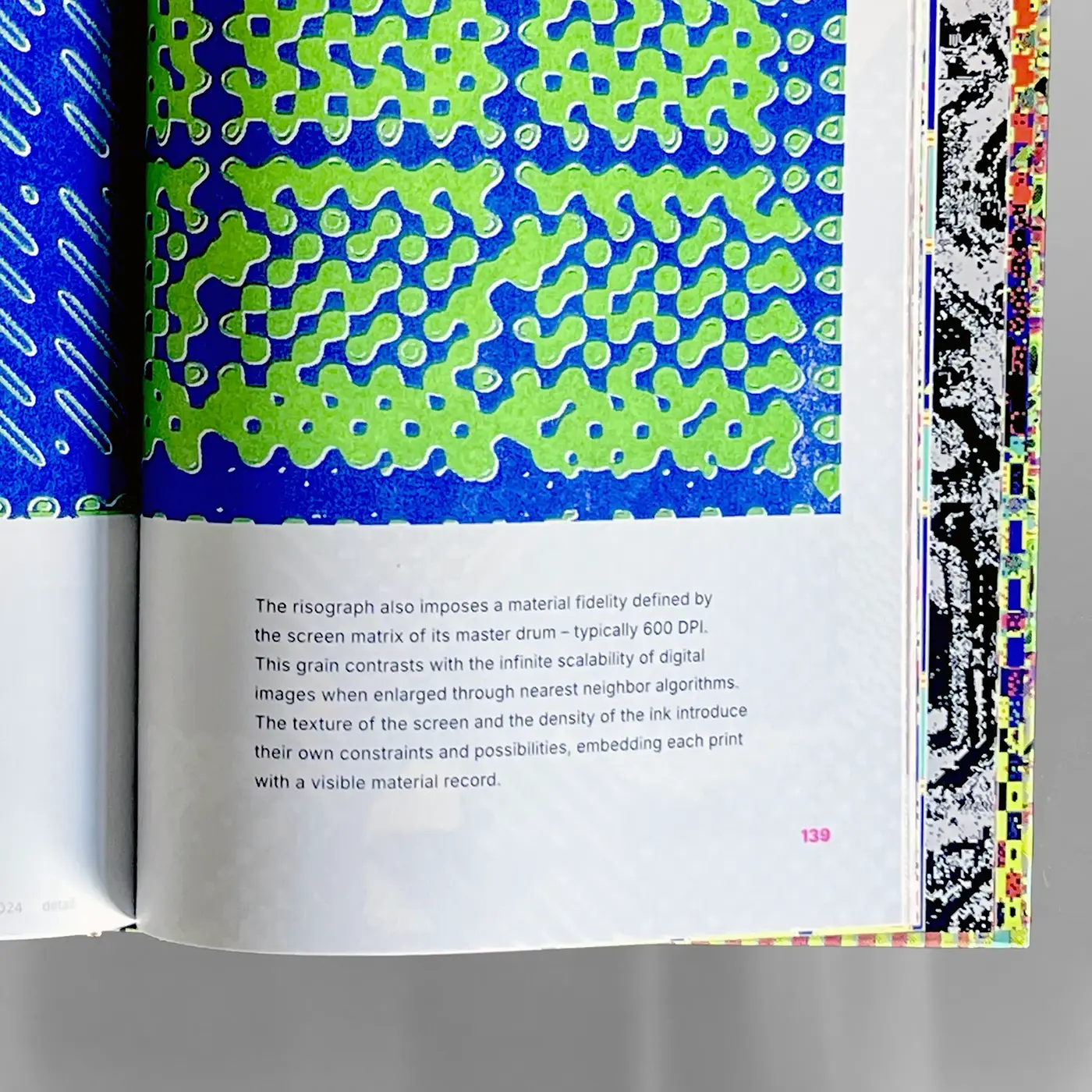 slanted-pixel-rugs-buch-teppich-design image 2