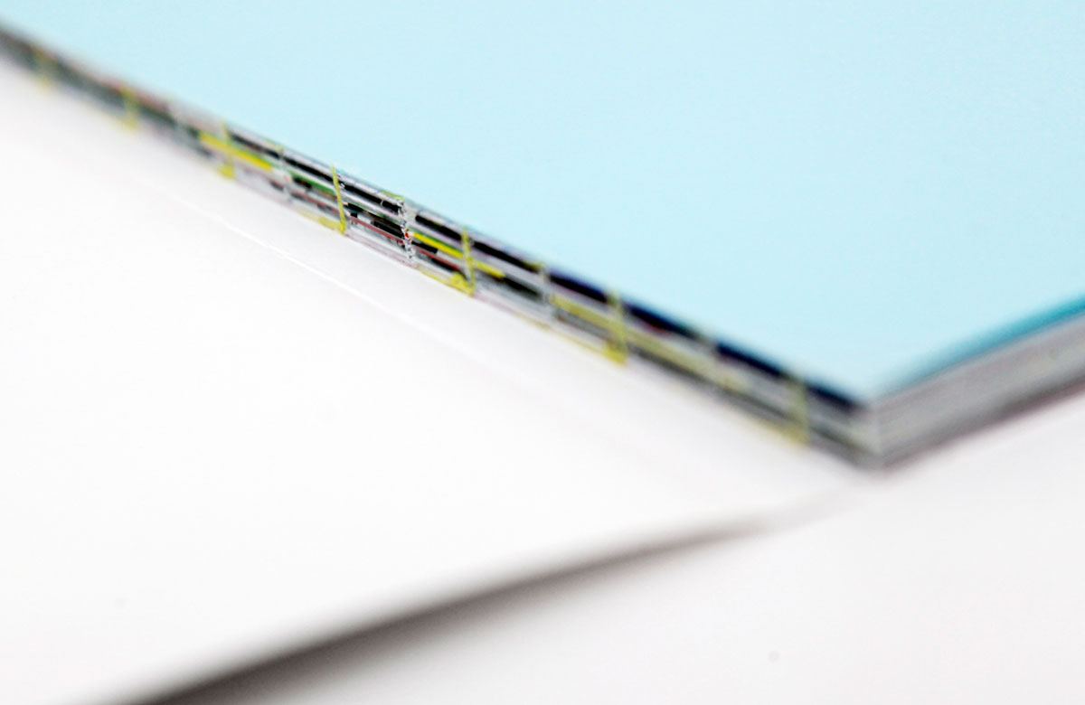 slanted-books-will-feel-eyes-on-buch-designbuch image 3