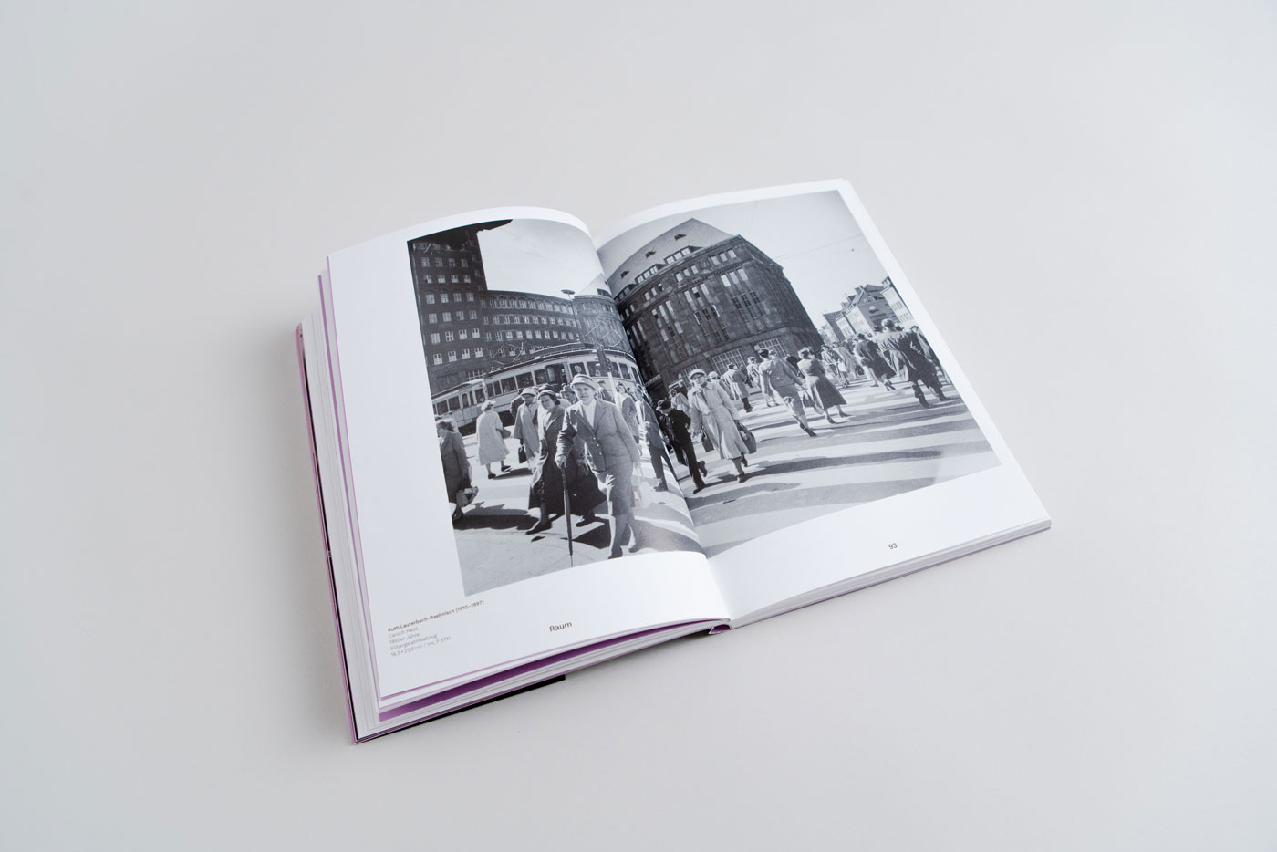 slanted-mensch-raum-geschichte-buch-gestaltung-raum image 1