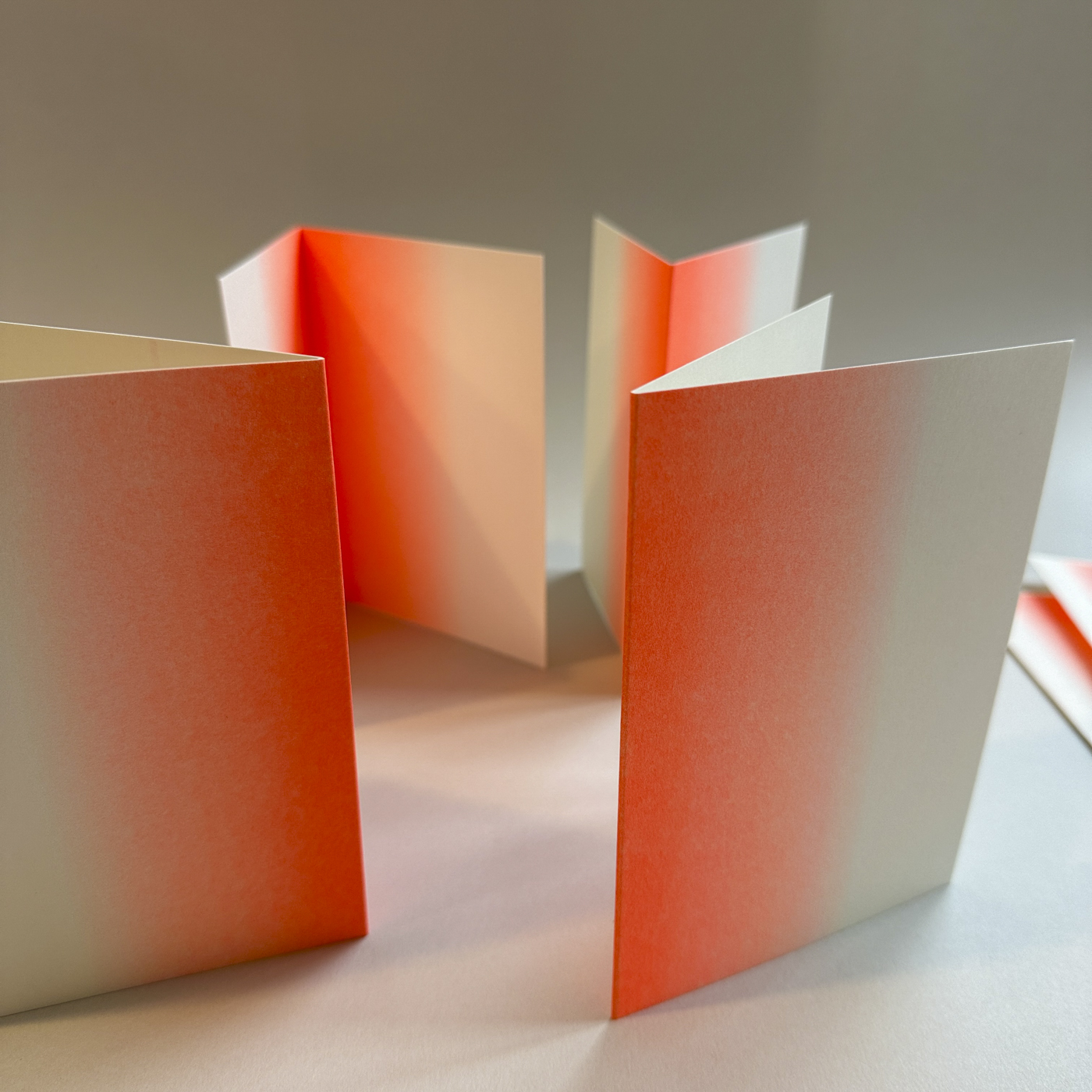 slanted-stationery-set-glow-papier-set image 1
