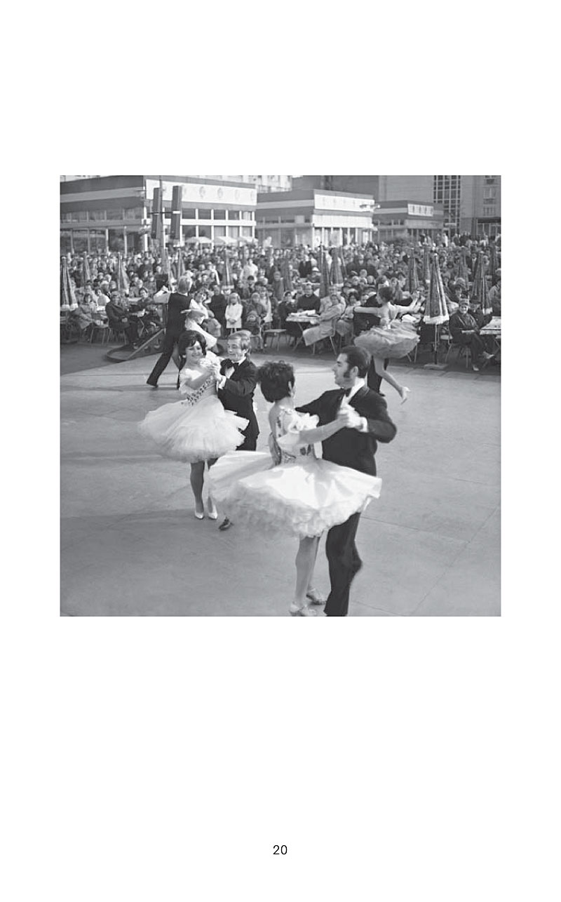 slanted-books-peter-woelck-dancing-in-connewitz-buch image 4