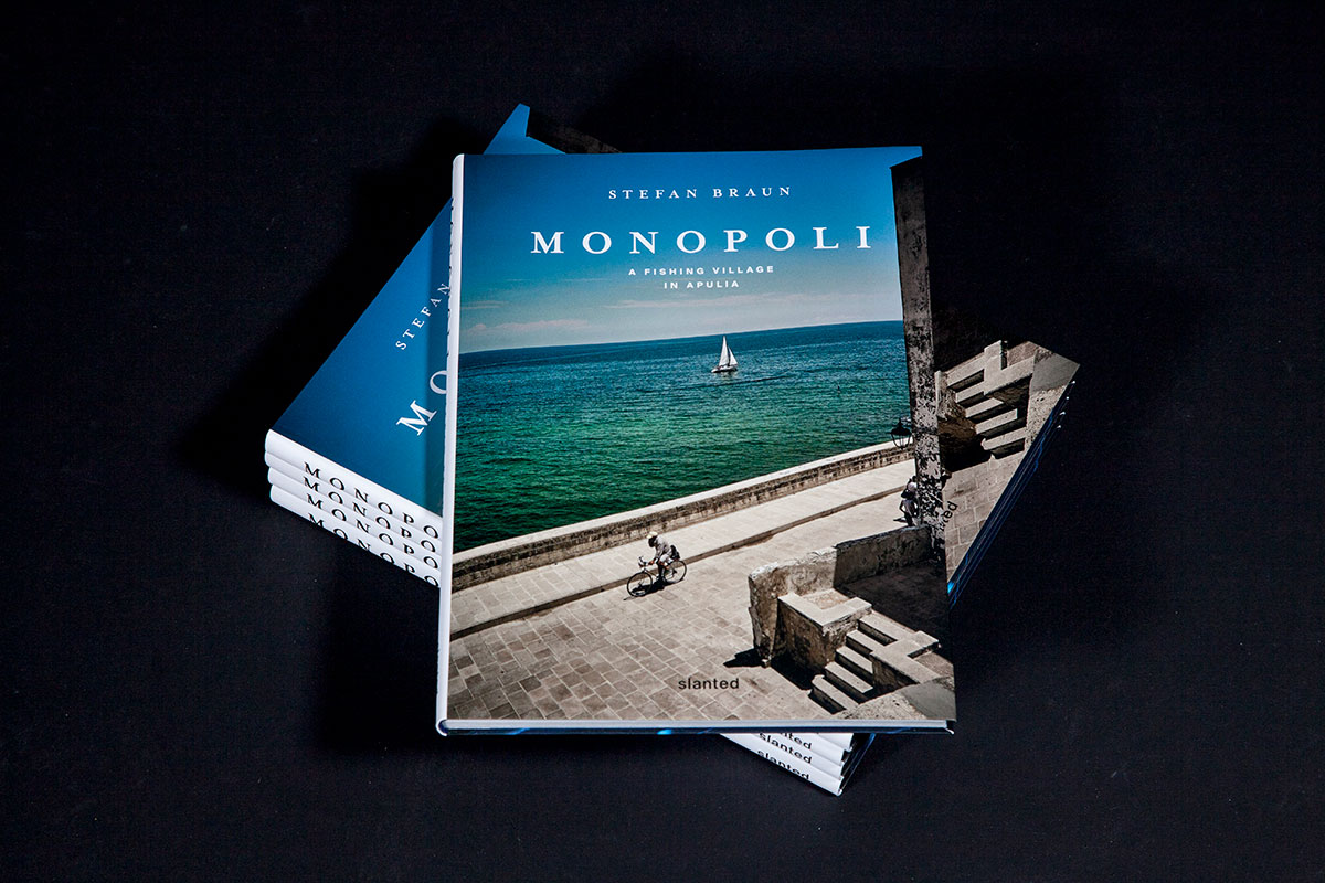 slanted-books-monopoli-buch-design-typografie image 1