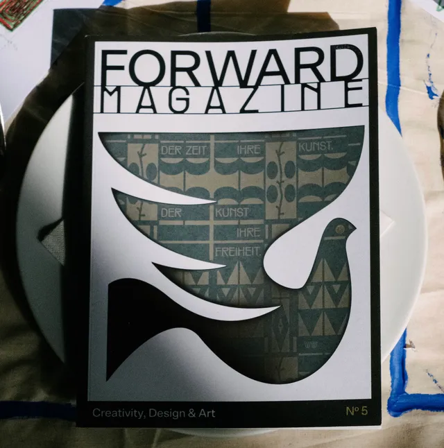 slanted-magazines-3-forward-magazine-set-typografie-design image 1