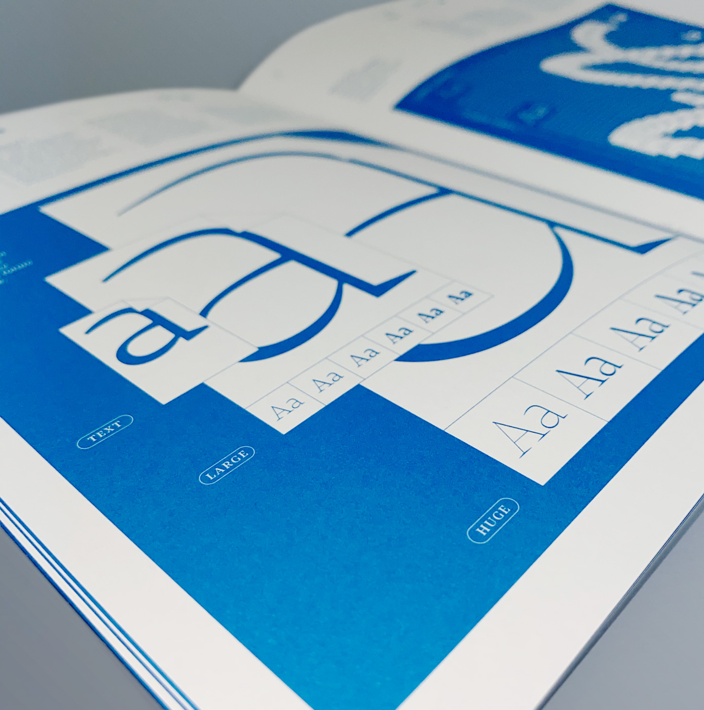 slanted-character-02-heft-schrift-design image 3