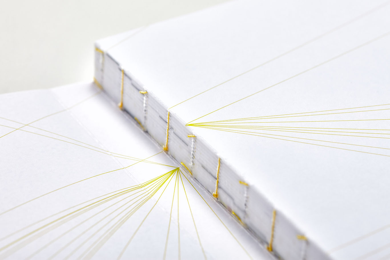 slanted-to-destroy-is-to-create-buch-designbuch-gestaltung image 5