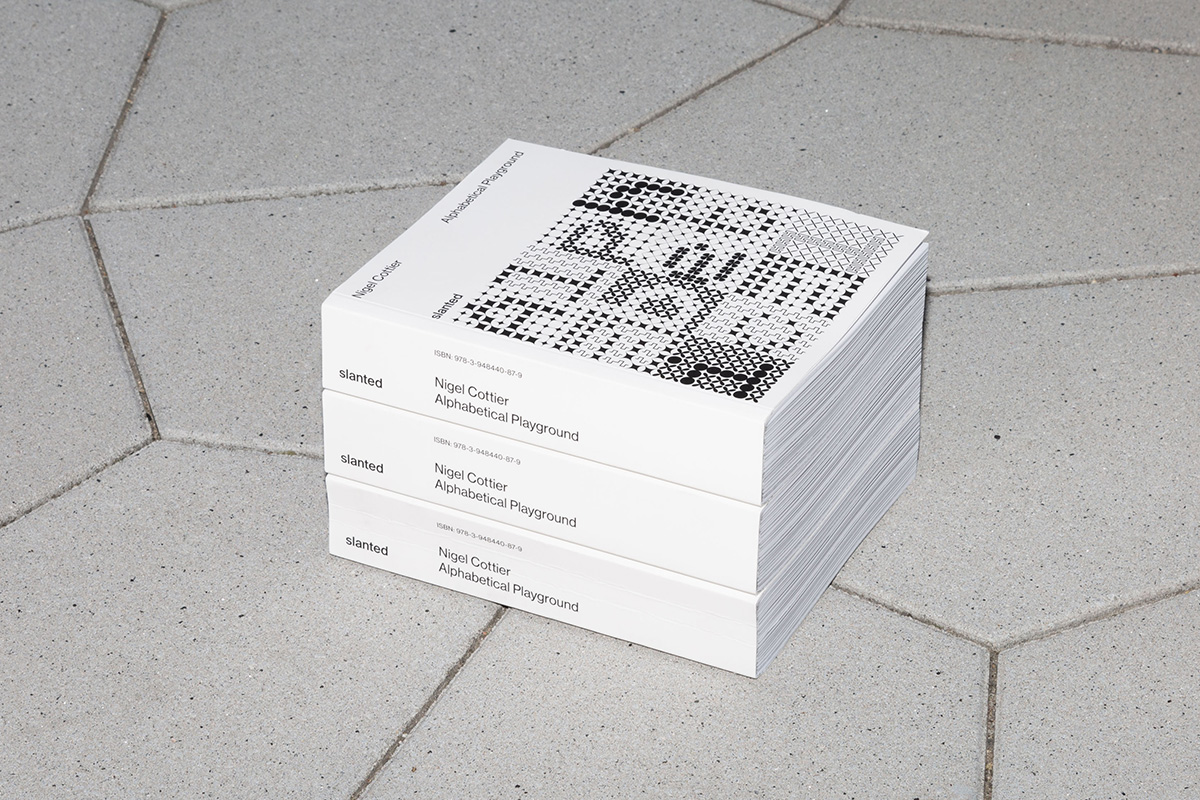 slanted-books-alphabetical-playground-buch-typografie image 2