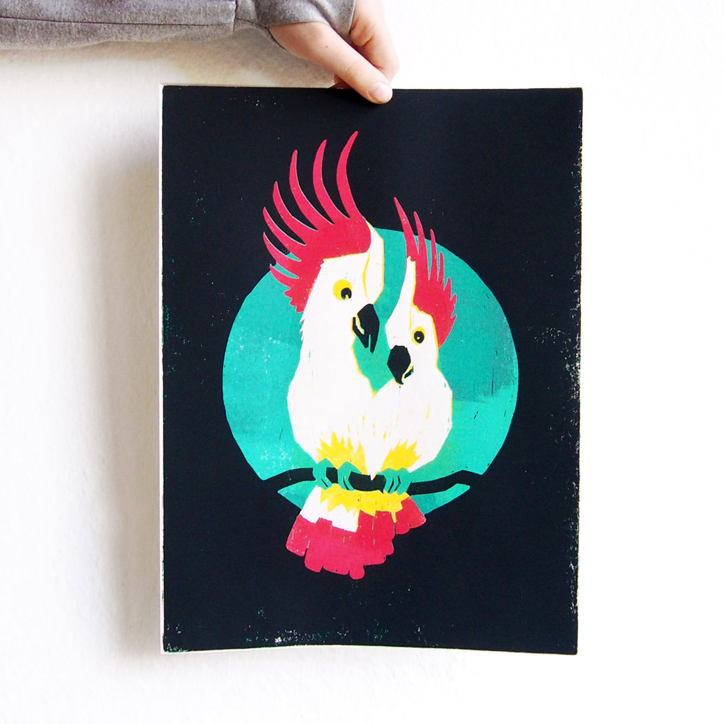 slanted-art-prints-cockatoos-black-a4-holzschnitt-kunstdruck image 3