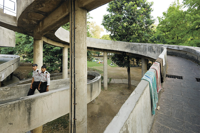 slanted-brasilia-chandigarh-magazin-architektur-beton image 8