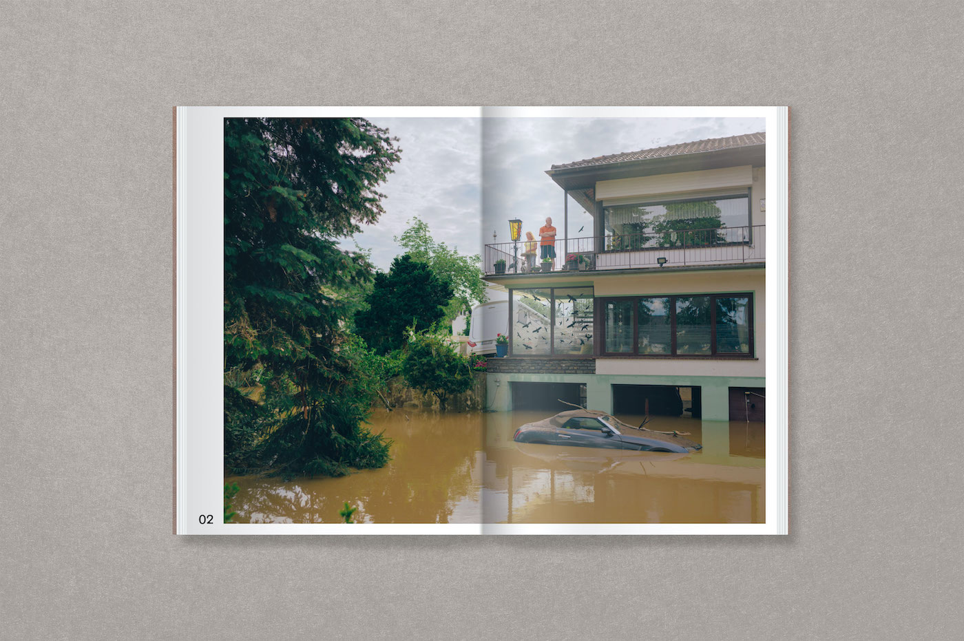 slanted-books-docks-collective-buch-ein-jahr-entlang-der-ufer image 2