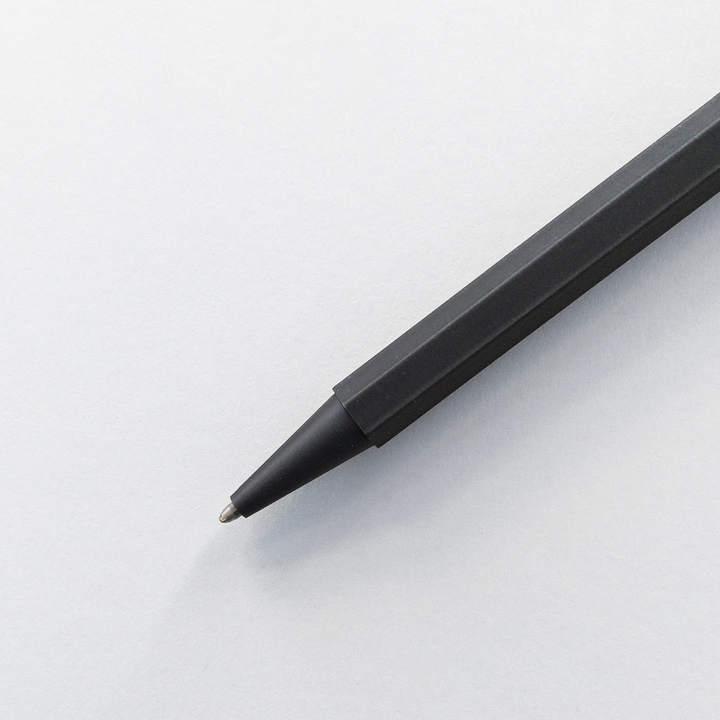 slanted-books-zero-waste-ballpoint-pen-kugelschreiber-schwarz-metall image 1