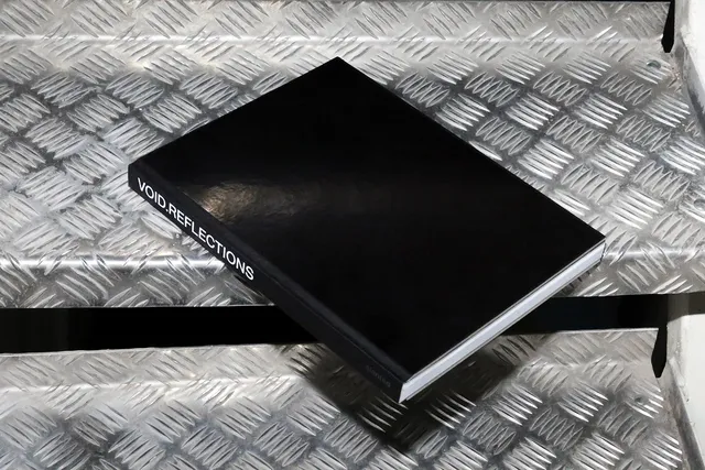 slanted-void-reflections-buch-design-fotografie image 1