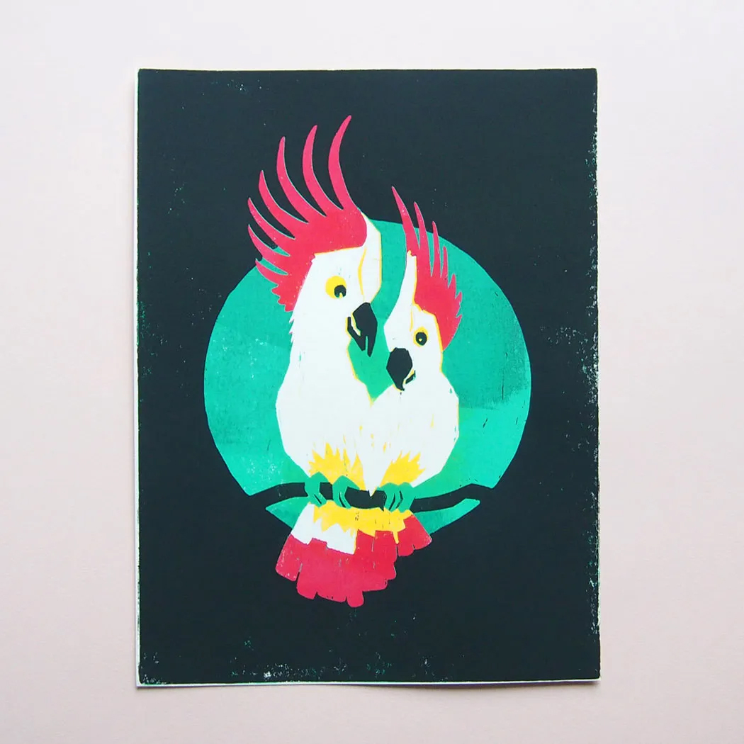 slanted-art-prints-cockatoos-black-a4-holzschnitt-kunstdruck image 2