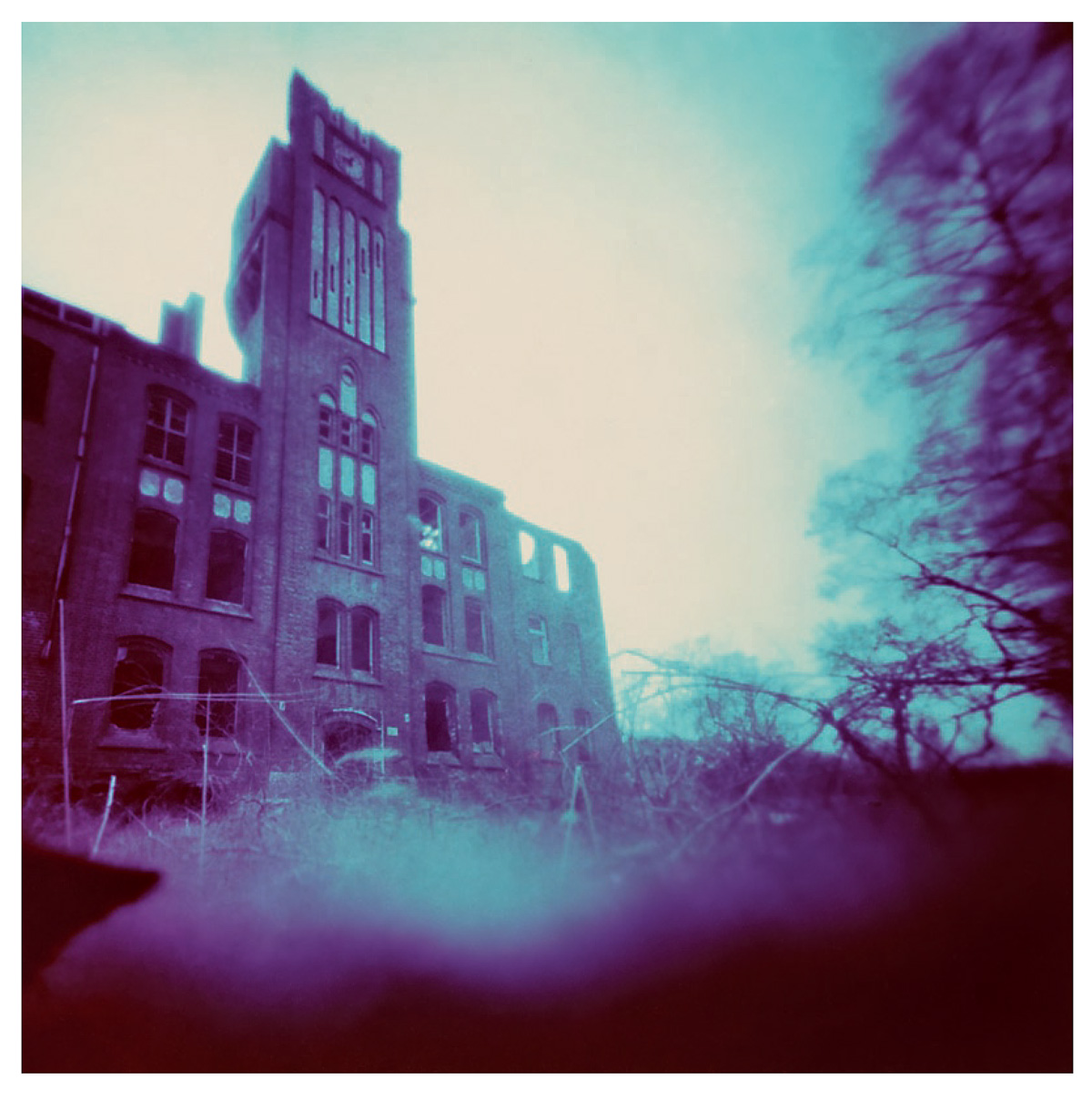 slanted-books-pinhole-shots-2000-2011-buch-fotografie image 1