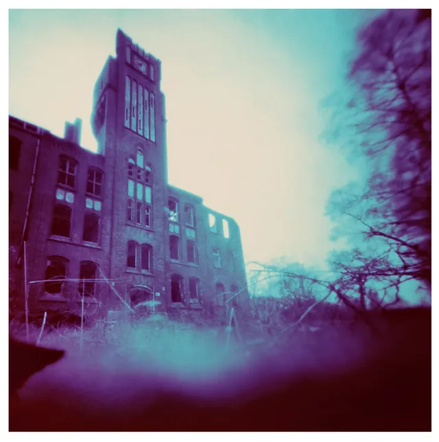 slanted-books-pinhole-shots-2000-2011-buch-fotografie image 1