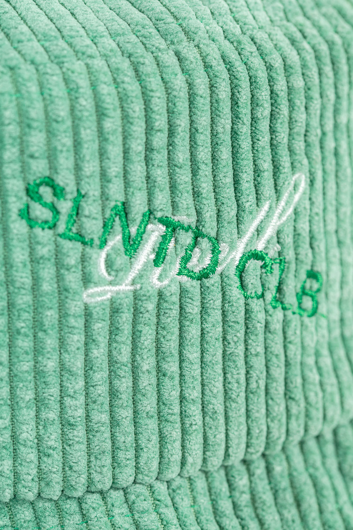 slanted-stockholm-special-edition-magazin-mit-bucket-hat image 2