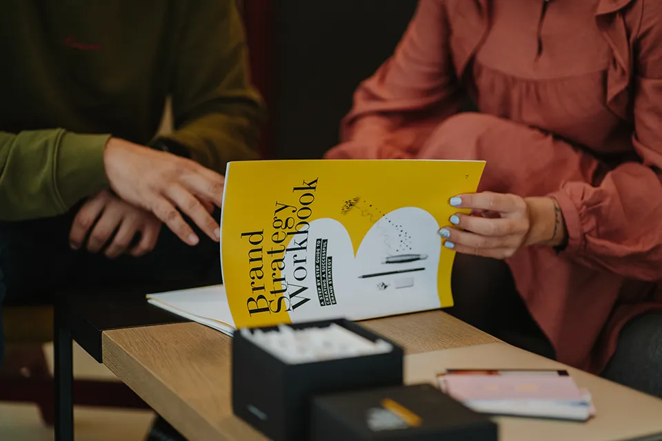 slanted-brand-strategy-workbook-buch-branding image 1