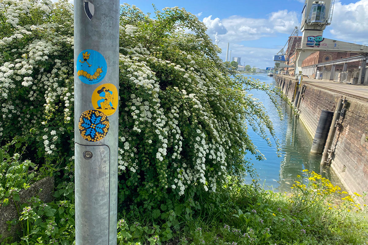 slanted-magazine-43-ukraine-sticker-set-magazin-design image 3