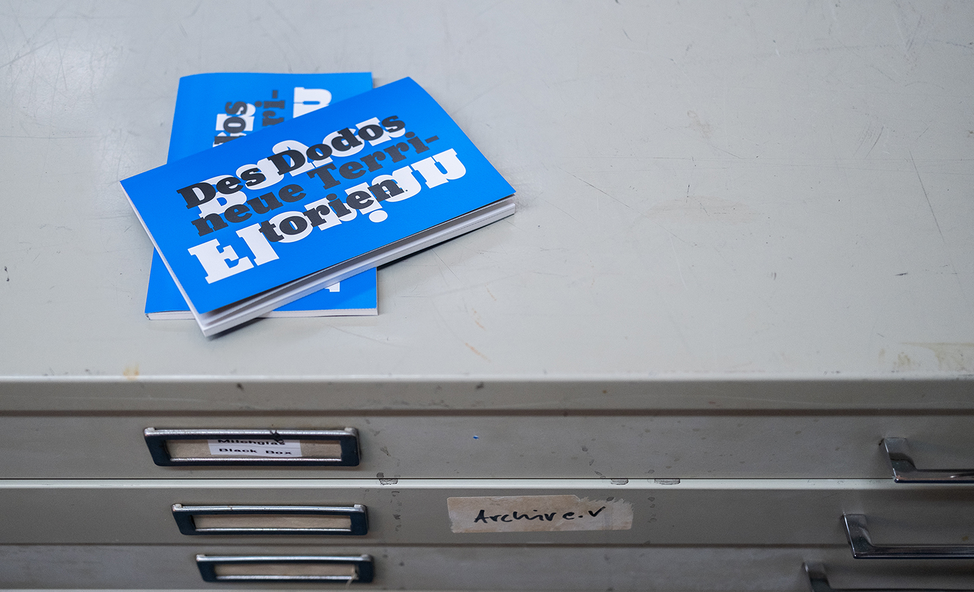 slanted-books-des-dodos-neue-territorien-buch-illustration-ki image 2