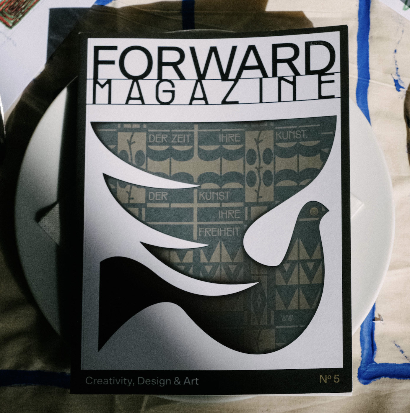 slanted-magazines-3-forward-magazine-set-typografie-design image 1