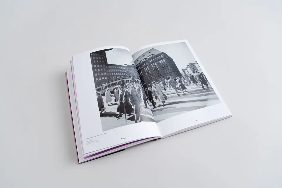 slanted-mensch-raum-geschichte-buch-gestaltung-raum image 1