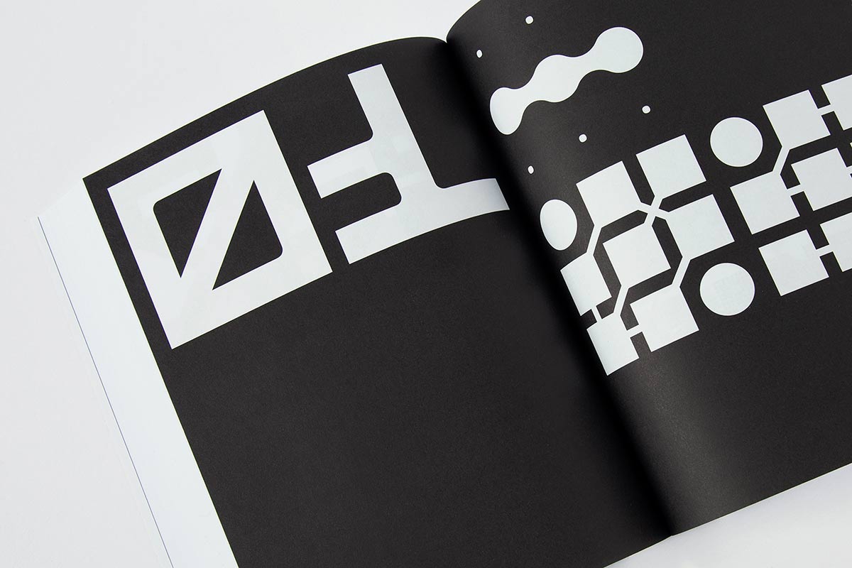 slanted-books-letterform-variations-typografie-buch image 4