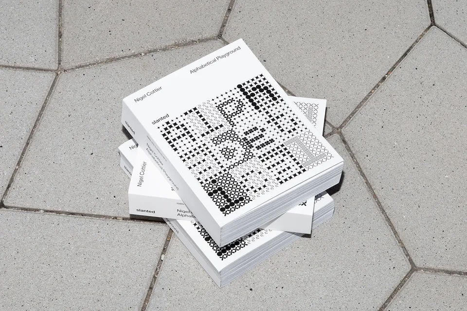 slanted-books-alphabetical-playground-buch-typografie image 1