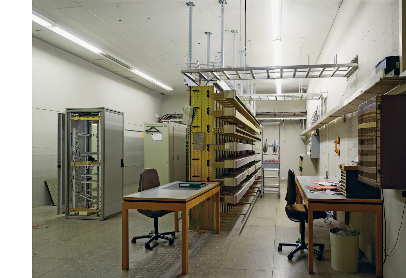 slanted-data-centers-buch-edges-of-a-wired-nation-bildband image 5